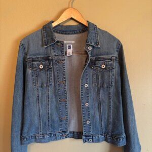 Gap Classic Denim Blue Jean Jacket - Large - Like new!